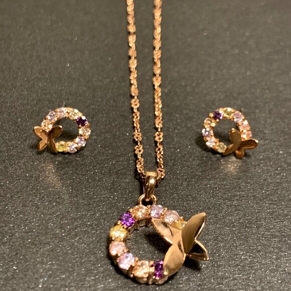 Beautiful Butterfly Earring and Necklace set - Picture 2 of 2